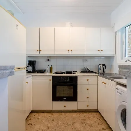 Keylana's 2-br In Apartment