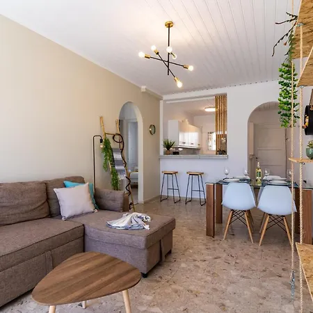 Апартаменты Keylana's 2-br Apt In *